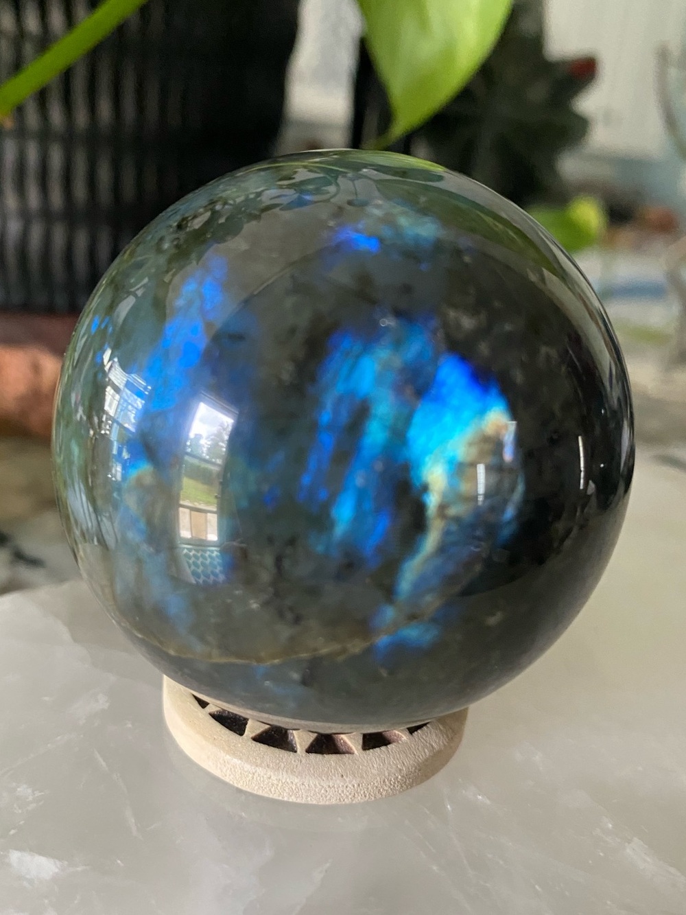 ✨ 2.22” High-Grade Labradorite Sphere ✨ - Picture 9 of 13